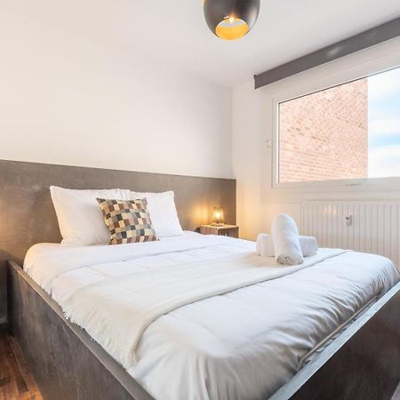 Hypercentre: Apartment Near Station With Parking ليل المظهر الخارجي الصورة