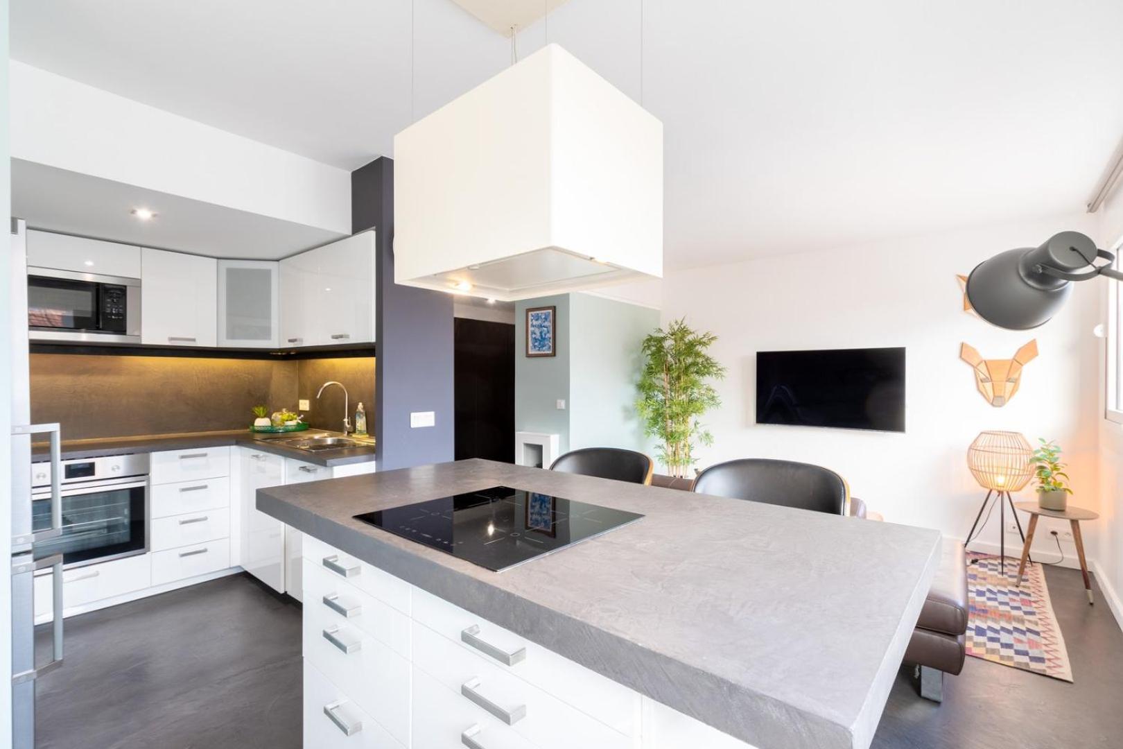 Hypercentre: Apartment Near Station With Parking ليل المظهر الخارجي الصورة