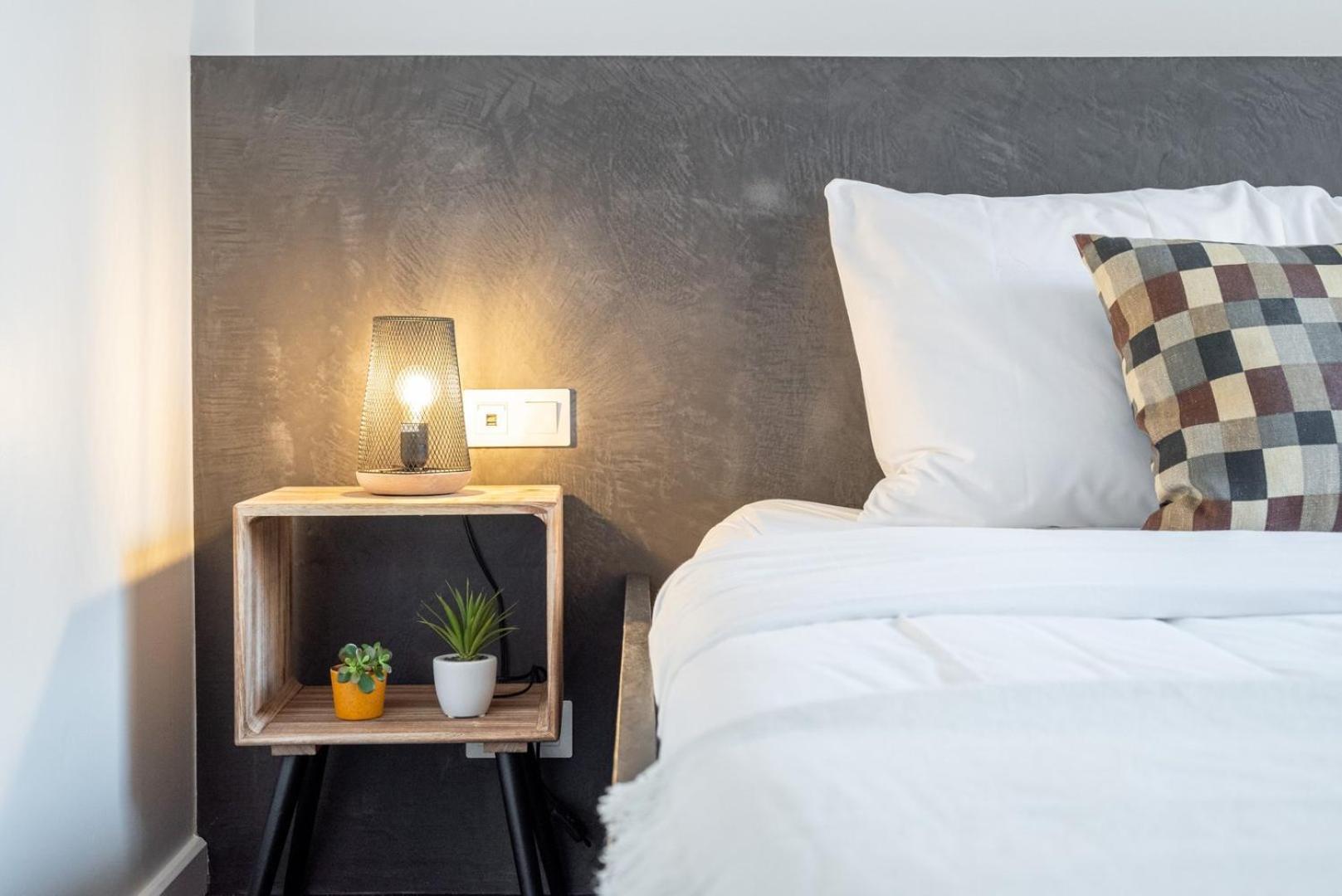 Hypercentre: Apartment Near Station With Parking ليل المظهر الخارجي الصورة